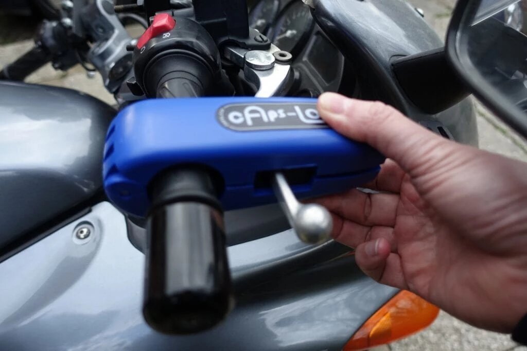 Bloc Guidon Pour Moto : Solution Parfaite Pour le Stationnement Court